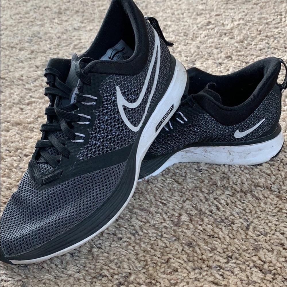 Nike women’s tennis shoes